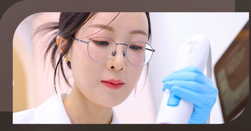 시술을 진행하는 의사의 모습