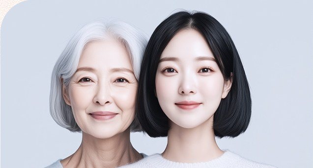 나란히 미소 짓고 있는 중년 여성과 젊은 여성의 얼굴
