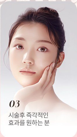 손으로 턱을 괴고 있는 여성