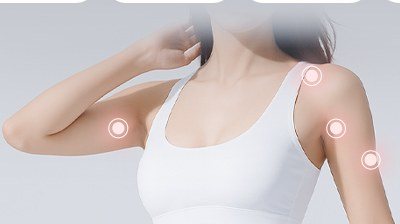 바디 시술 부위가 표시된 여성 모델의 상반신