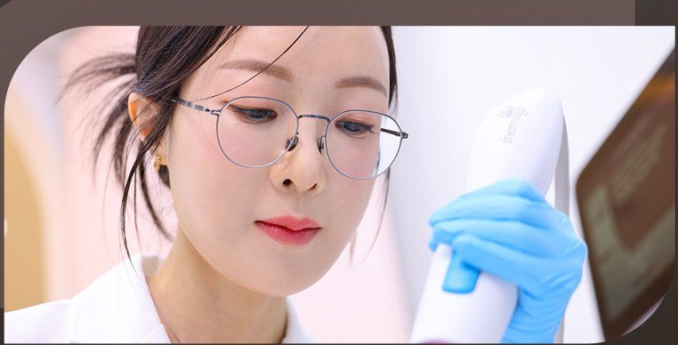 시술을 진행하는 의료진 모습