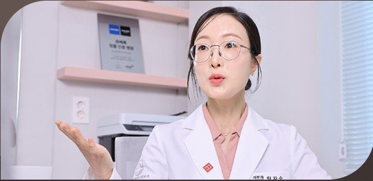 의사가 상담하는 모습