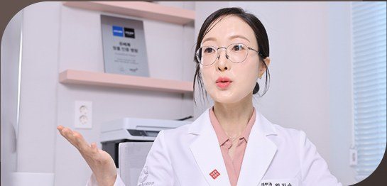 상담하는 의사의 모습