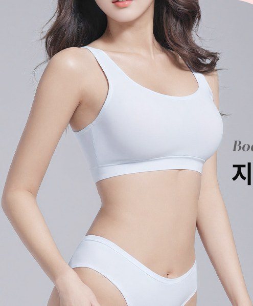 흰색 이너웨어를 입은 여성의 상반신 바디라인