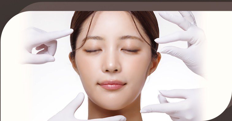 얼굴 디자인 및 진찰을 받는 여성 모델 사진