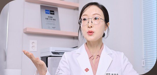 상담 중인 여의사